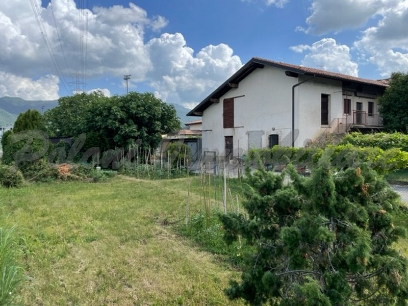 Trescore Balneario, cascina con terreno di pertinenza